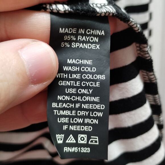 Vince Camuto Women's Size Medium Black White Striped Scoop Neck Long Sleeve Top - Picture 5 of 5